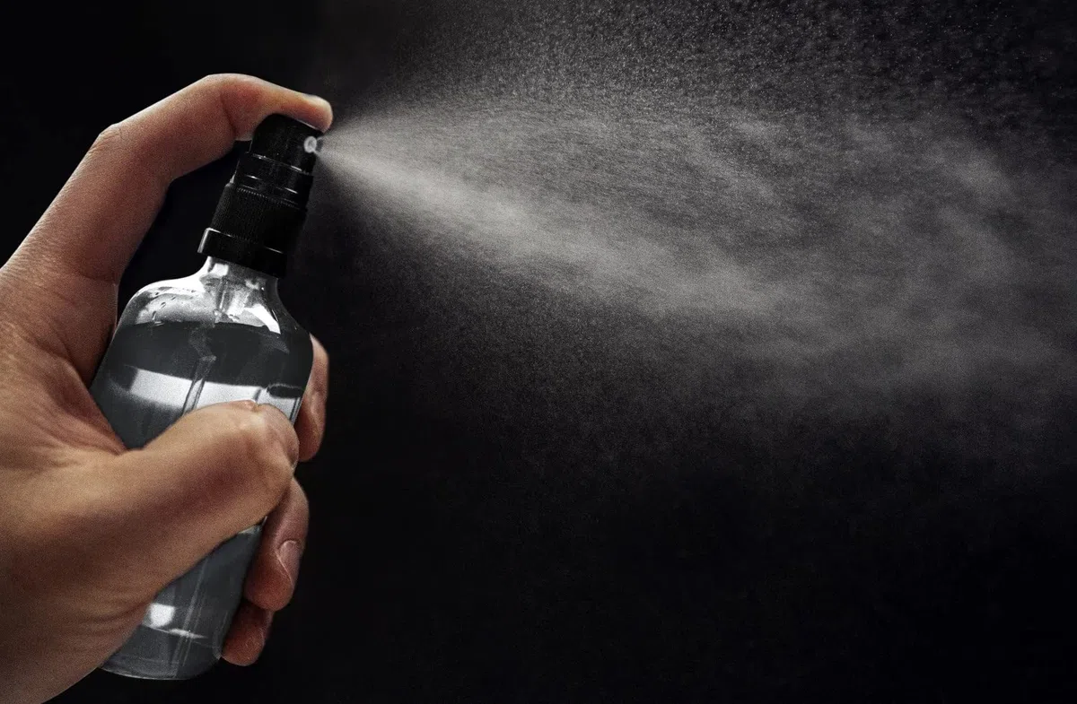 Oputec 20 flaconi spray da 30 ml in vetro con nebulizzatore + 20 etichette – Bottiglie in vetro trasparente con testina spray fine – Piccola bottiglia spray