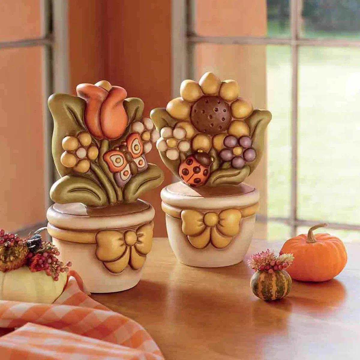 THUN - Vasetto Soprammobile con Girasole - Living, Arredare la casa - Idea Regalo - Ceramica - h 25 cm - Formato Grande